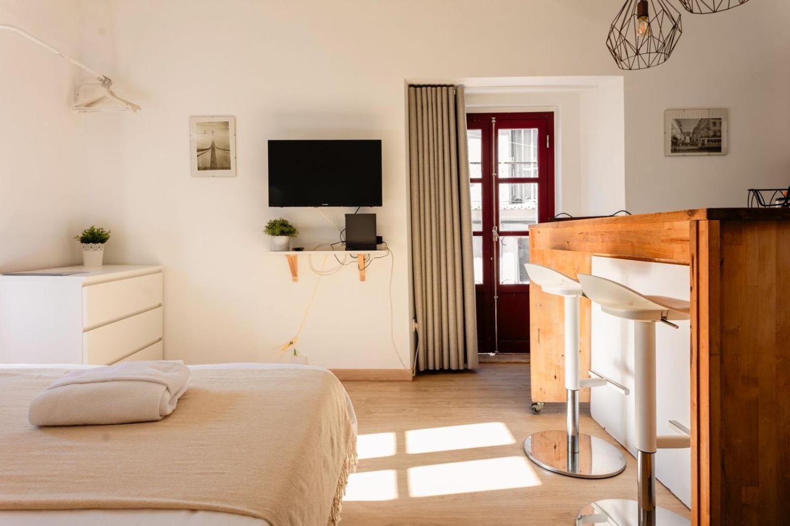 Casa Com Graca - Fully Equiped Studio In The Historical Center Лиссабон Экстерьер фото